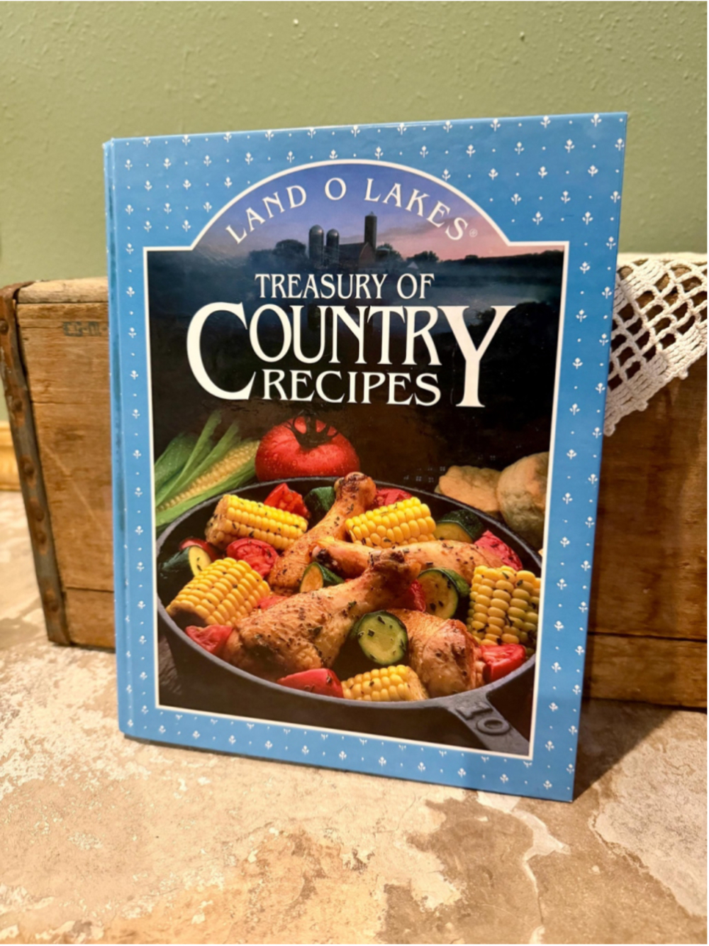 Vintage Land O Lakes "Treasury of Country Recipes" Cookbook